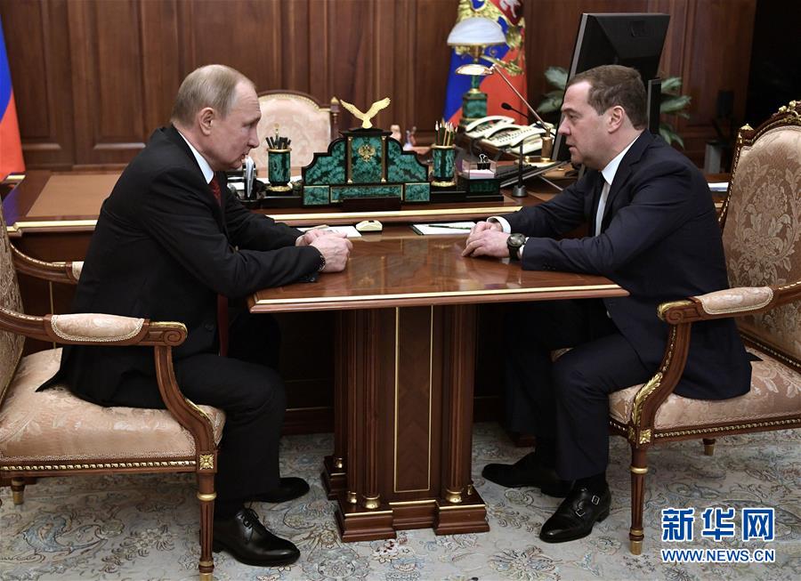 （国际）俄罗斯总理梅德韦杰夫宣布俄政府辞职