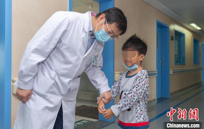 武汉同济医院置换血浆为祖孙俩实施跨血型肾移植