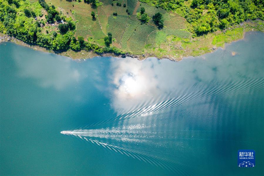 开创多彩贵州的美好未来——沿着总书记的足迹之贵州篇 (沿着总书记的足迹·贵州篇)(2)开创多彩贵州的美好未来——沿着总书记的足迹之贵州篇