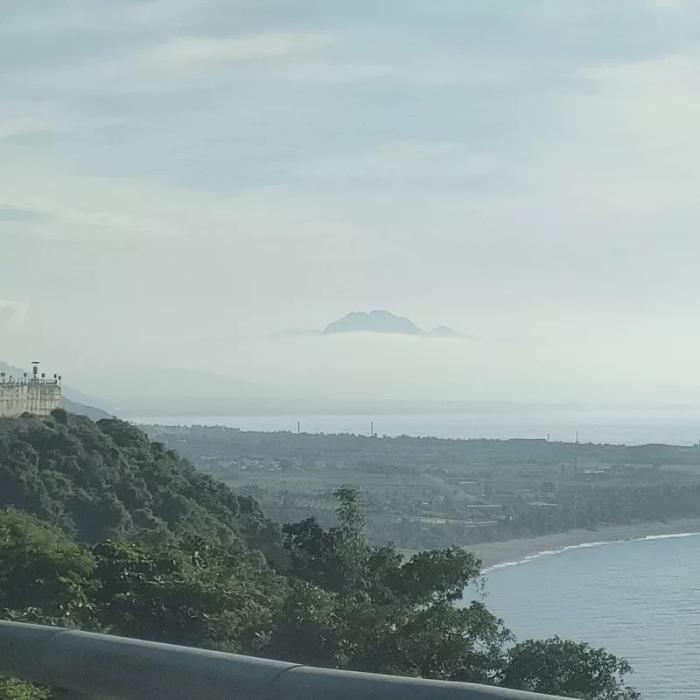 台东海面出现“神秘巨山”?专家解密:天时地利才得见