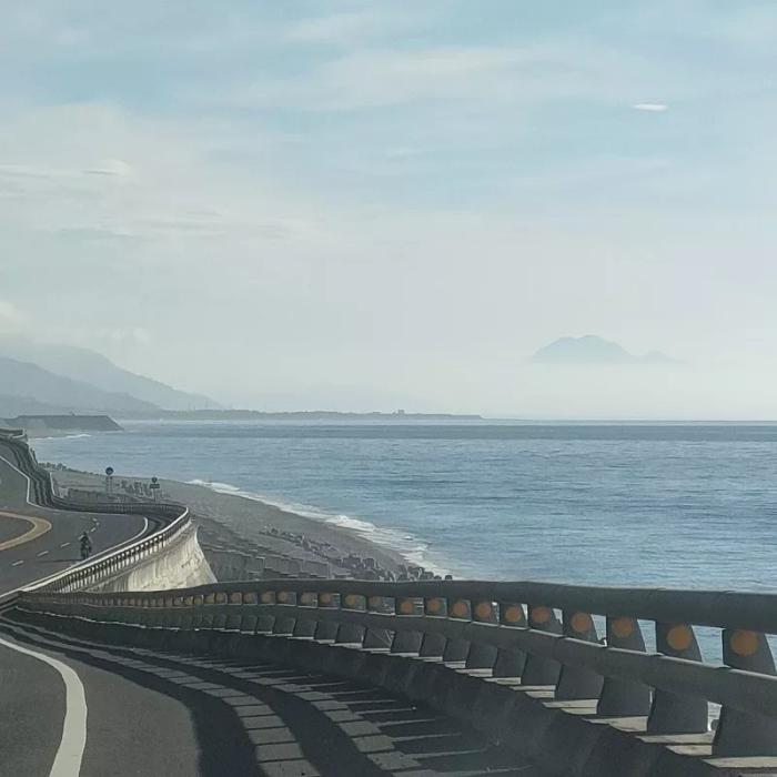 台东海面出现“神秘巨山”?专家解密:天时地利才得见