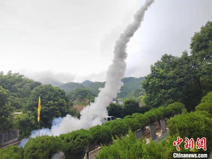 受高温影响 浙江开展大规模人工增雨助力抗旱降温 受高温影响浙江开展大规模人工增雨助力抗旱降温