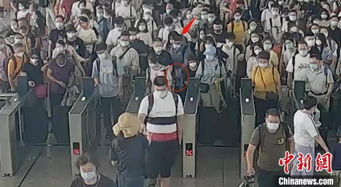 “老贼”72小时扒窃5000元现金 被便衣抓了现行