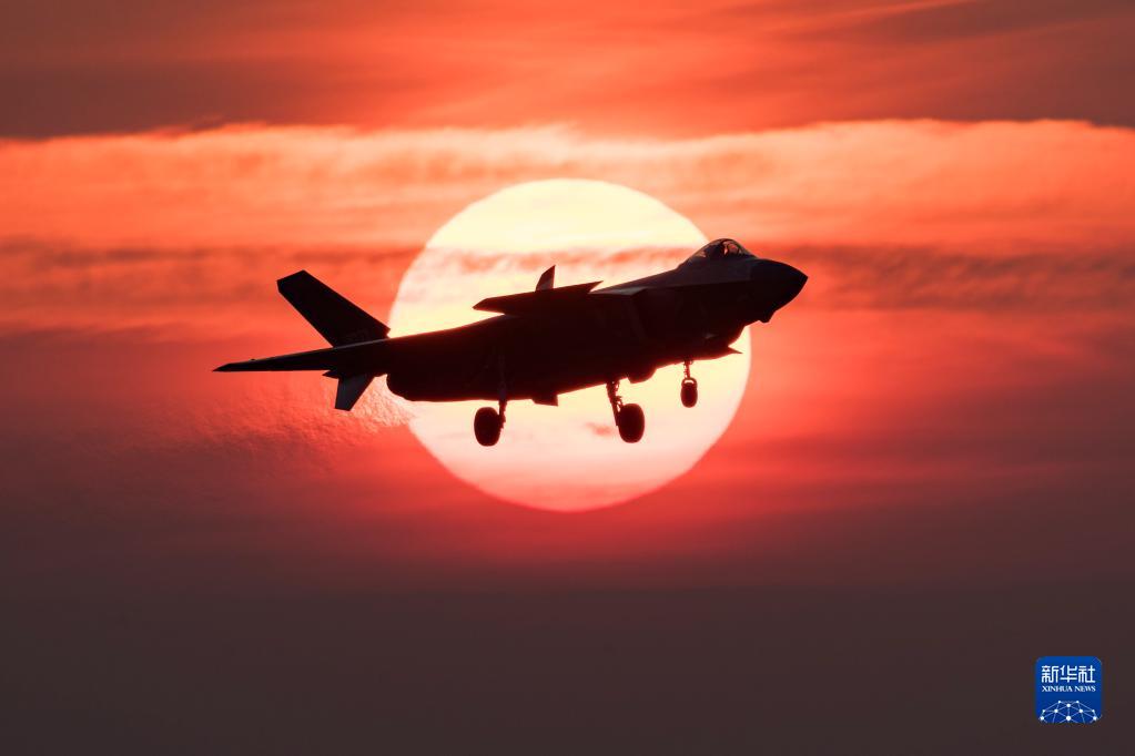 为实现中华民族伟大复兴提供战略支撑——在习近平强军思想指引下新时代国防和军队建设成就综述