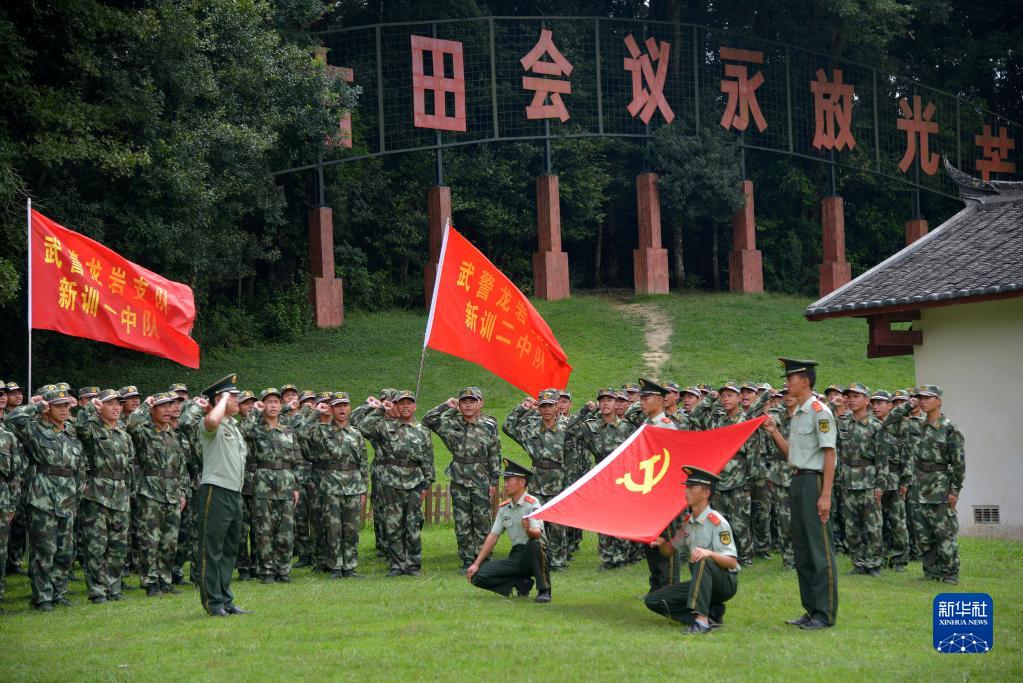 为实现中华民族伟大复兴提供战略支撑——在习近平强军思想指引下新时代国防和军队建设成就综述