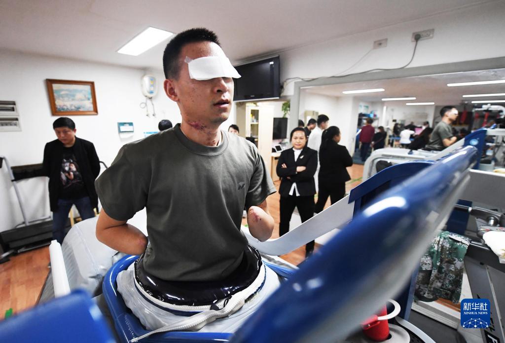 为实现中华民族伟大复兴提供战略支撑——在习近平强军思想指引下新时代国防和军队建设成就综述