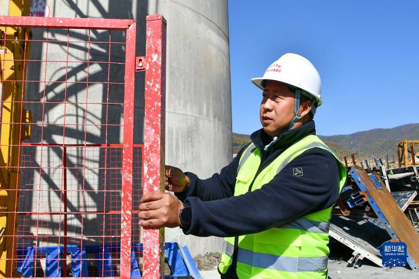 以奋斗书写时代荣光——一线党员在新时代新征程上继续弘扬奋斗精神