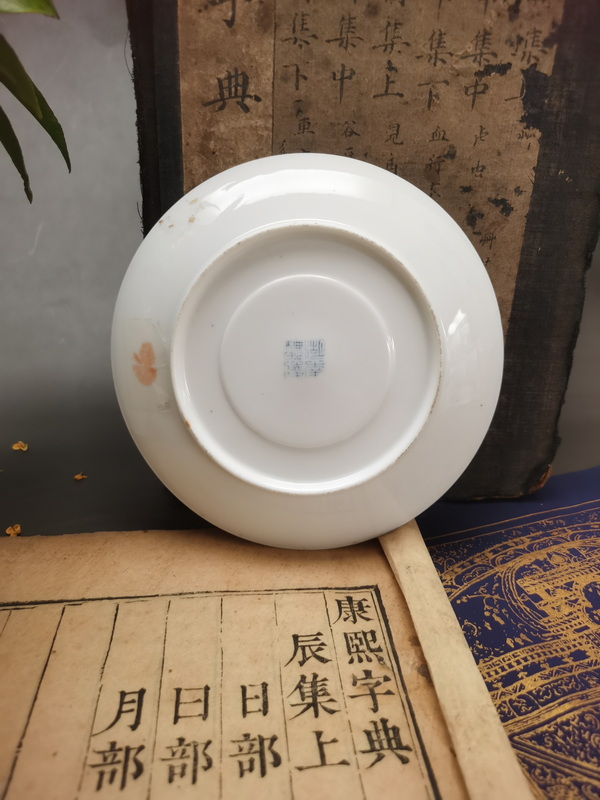 【观点】《傲雪红梅》中国当代最神秘的官窑瓷器釉下五彩瓷盘鉴赏