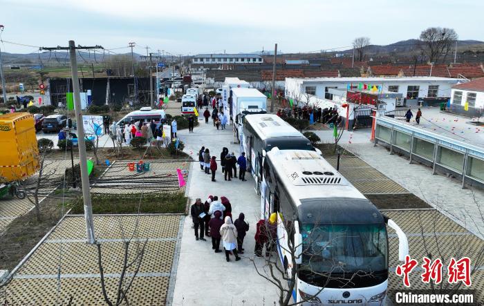 山东威海:“5G智能移动医院”开到民众家门口 山东威海:“5G智能移动医院”开到民众家门口