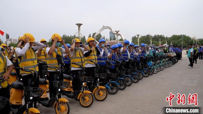 宁夏银川为共享单车配备安全头盔可扫码免费使用